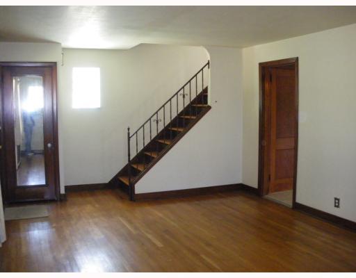 601 Soose Road Pittsburgh, PA 15209 - Photo 3 of 14 Living Room.