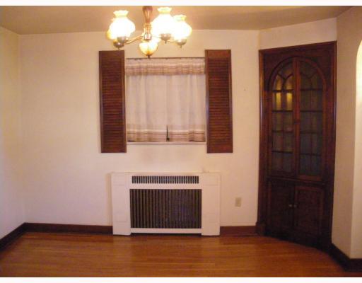 601 Soose Road Pittsburgh, PA 15209 - Photo 4 of 14 Dining Room.