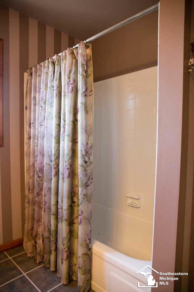 715 East Erie Road Temperance, MI 48182 - Photo 19 of 25 20434313-18.JPG