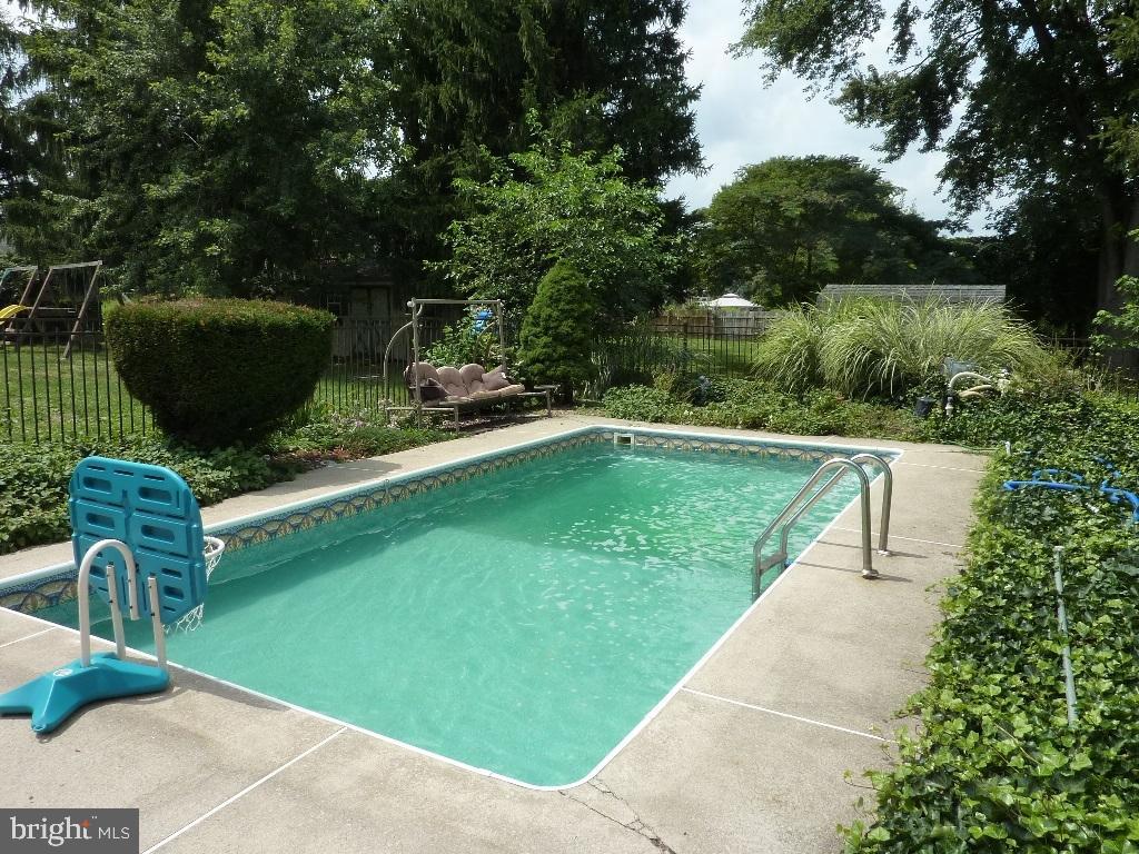3931 Locust Grove Road Columbia, PA 17512 - Photo 8 of 9