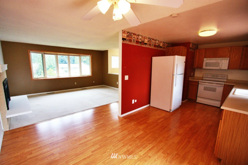 14418 158th Place Southeast Renton, WA 98059 - Photo 4 of 15 Gallery Image 4