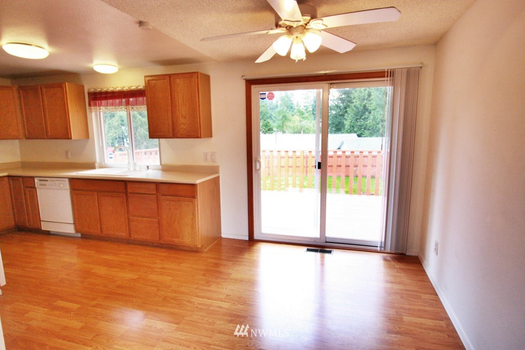 14418 158th Place Southeast Renton, WA 98059 - Photo 5 of 15 Gallery Image 5