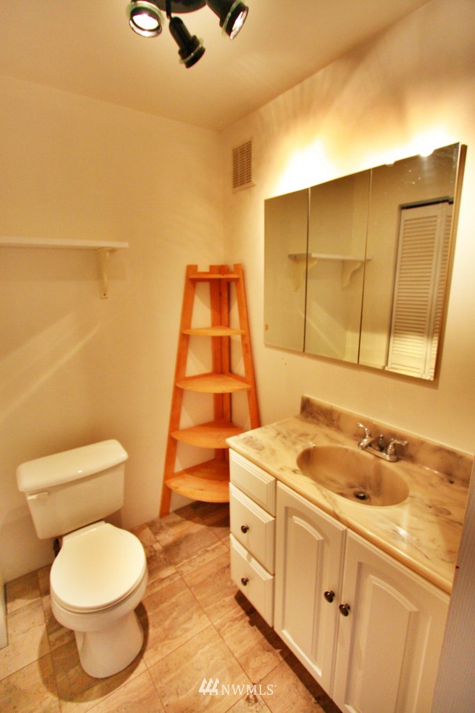 14418 158th Place Southeast Renton, WA 98059 - Photo 9 of 15 Gallery Image 9