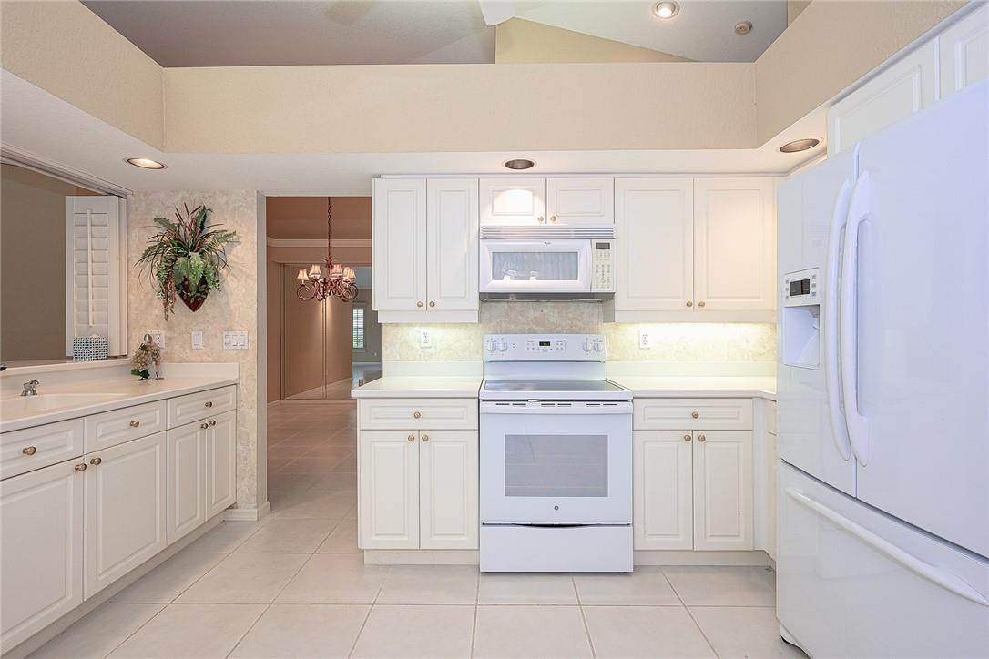 248 East Napa Ridge, Unit 18 Naples, FL 34119 - Photo 12 of 27 Photo 12
