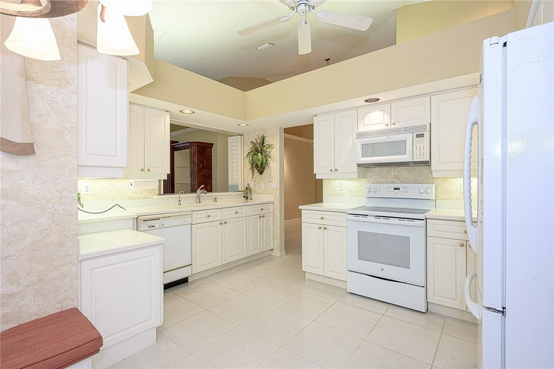 248 East Napa Ridge, Unit 18 Naples, FL 34119 - Photo 13 of 27 Photo 13