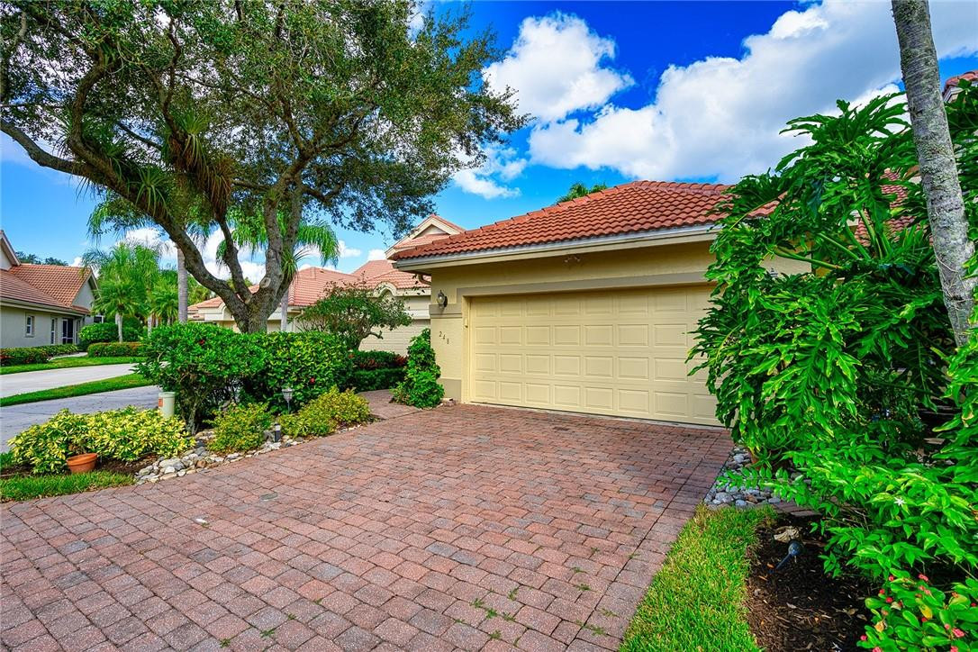 248 East Napa Ridge, Unit 18 Naples, FL 34119 - Photo 5 of 27 Photo 5