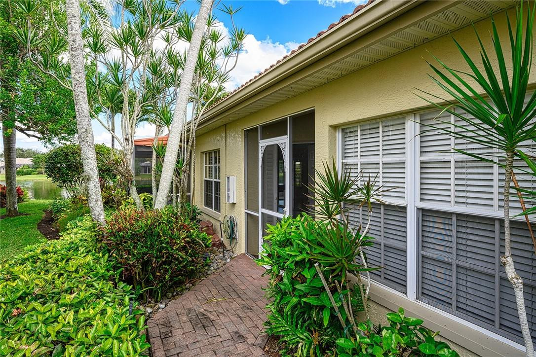 248 East Napa Ridge, Unit 18 Naples, FL 34119 - Photo 6 of 27 Photo 6
