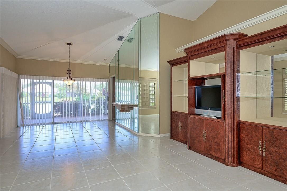 248 East Napa Ridge, Unit 18 Naples, FL 34119 - Photo 8 of 27 Photo 8