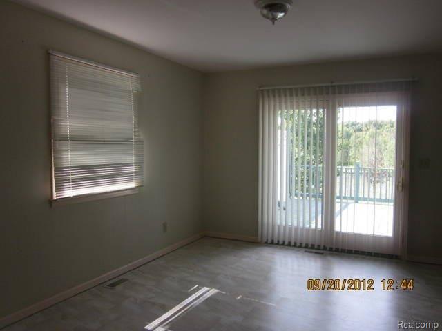 6944 Pingree Road Pinckney, MI 48169 - Photo 4 of 16 dining area.JPG