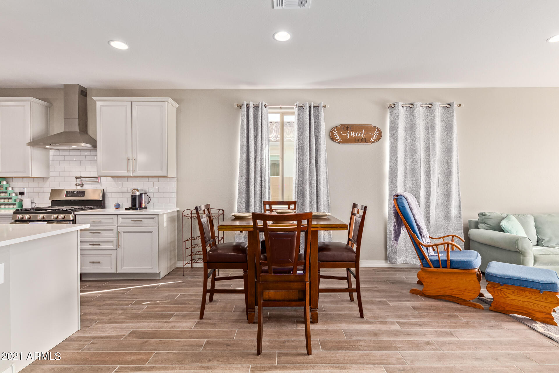 17859 West Bajada Road Surprise, AZ 85387 - Photo 6 of 34 Dining area