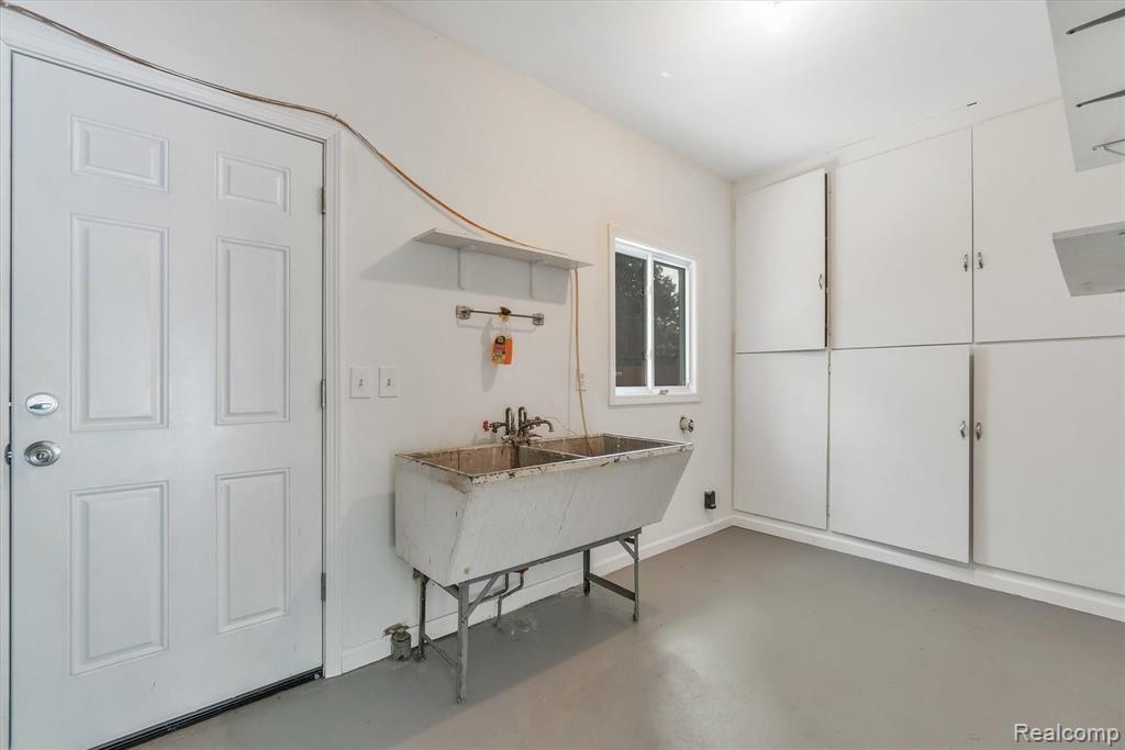 6504 North Genesee Road Flint, MI 48506 - Photo 27 of 35