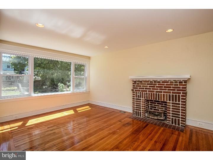 5644 Miriam Road Philadelphia, PA 19124 - Photo 5 of 23 Living Room