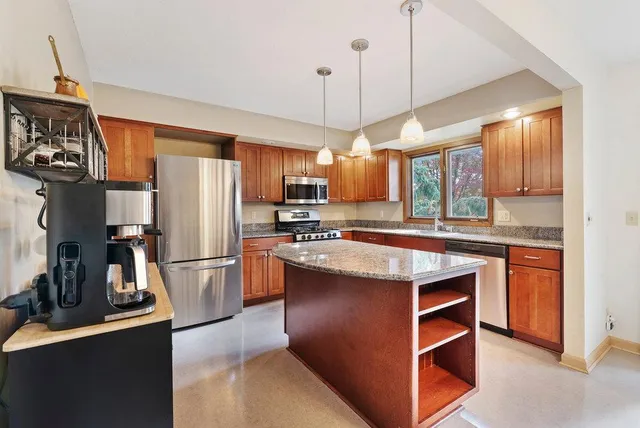 $430,900 | 6233 Birchwood Road, Woodbury, MN 55125