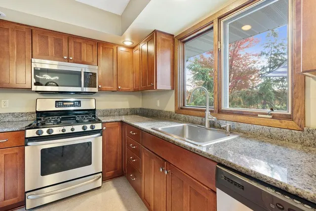 $430,900 | 6233 Birchwood Road, Woodbury, MN 55125