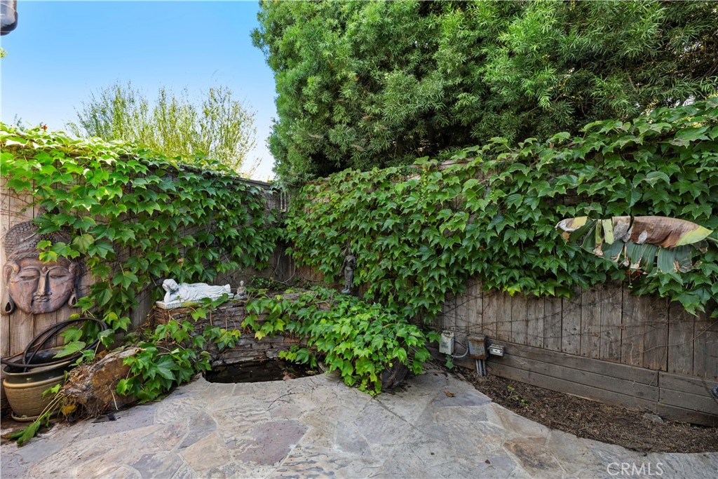 273 Cecil Place Costa Mesa, CA 92627 - Photo 10 of 18 a backyard of a house with lots of green space