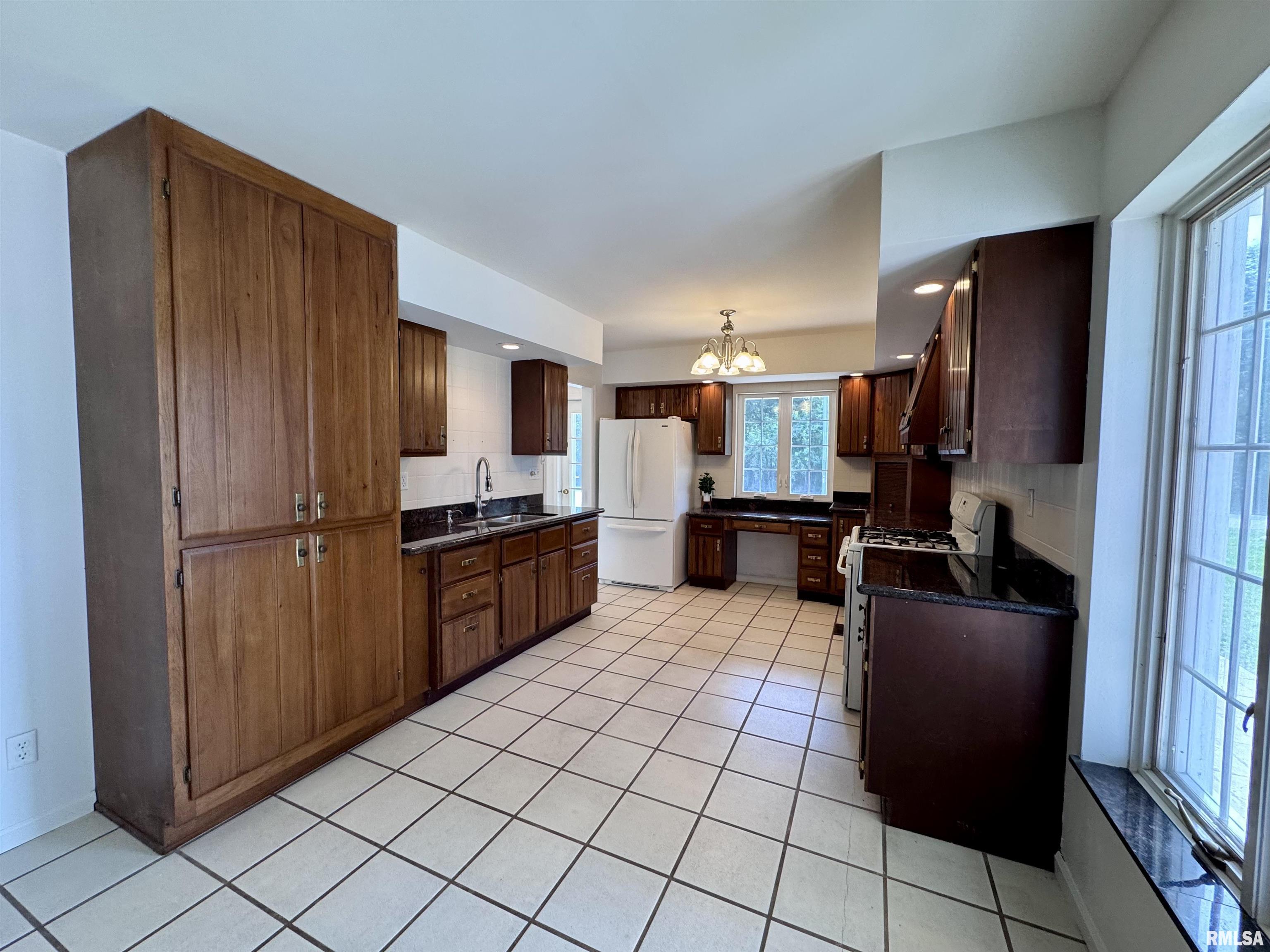 12740 North 1050th Road Macomb, IL 61455 - Photo 17 of 43 Gallery Image 17