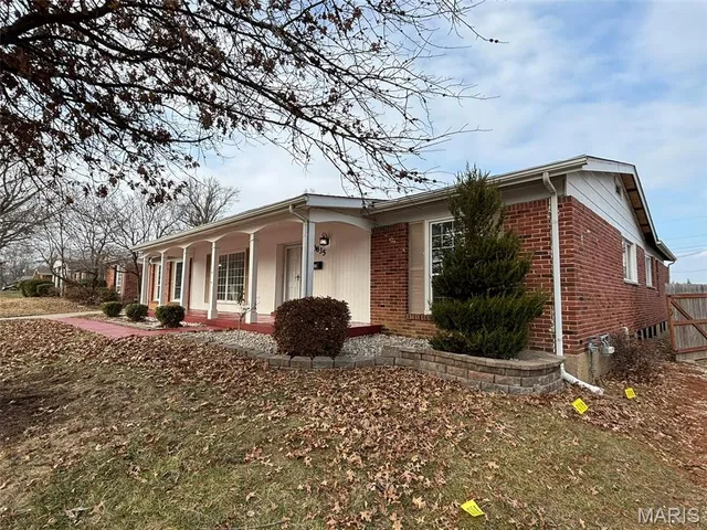$300,000 | 3835 Greengrass Drive, Florissant, MO 63033