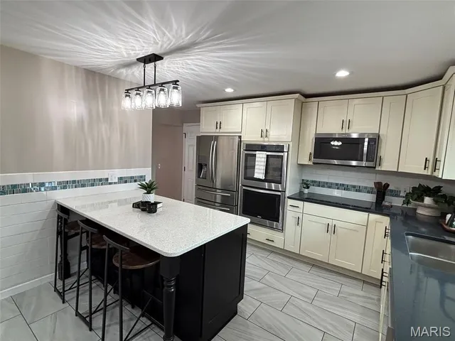 $300,000 | 3835 Greengrass Drive, Florissant, MO 63033