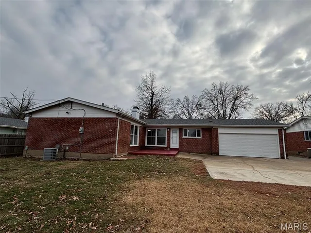 $300,000 | 3835 Greengrass Drive, Florissant, MO 63033