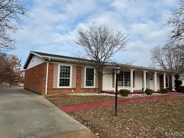 $300,000 | 3835 Greengrass Drive, Florissant, MO 63033