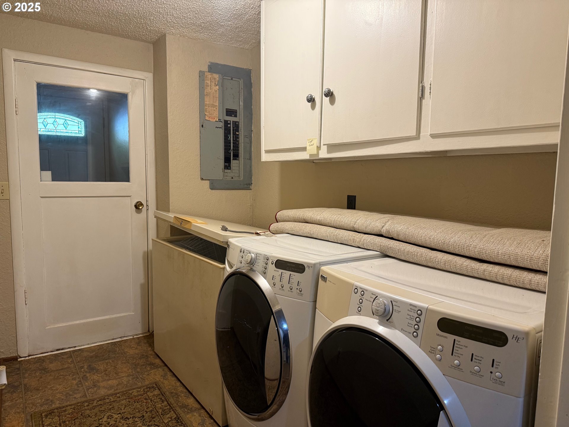 87511 Tiernan Road Mapleton, OR 97453 - Photo 19 of 23 a utility room with dryer and washer
