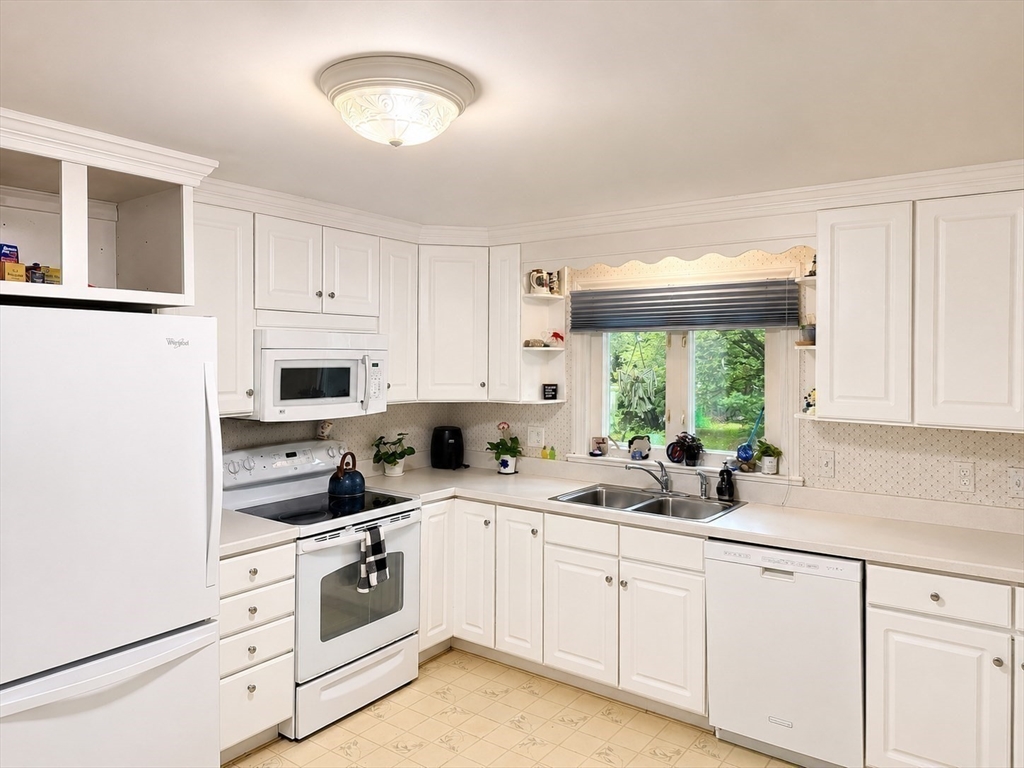 6 Hara Street Worcester, MA 01604 - Photo 5 of 21