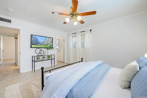 $329,999 | 5801 Windvale Drive, Windcrest, TX 78239