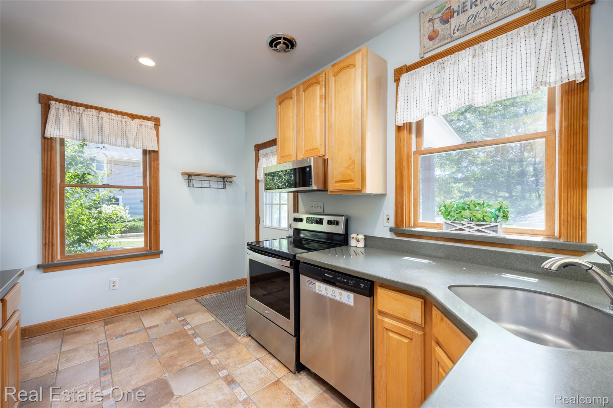 703 1st Street Rochester, MI 48307 - Photo 11 of 21 703 1st St 21.jpg