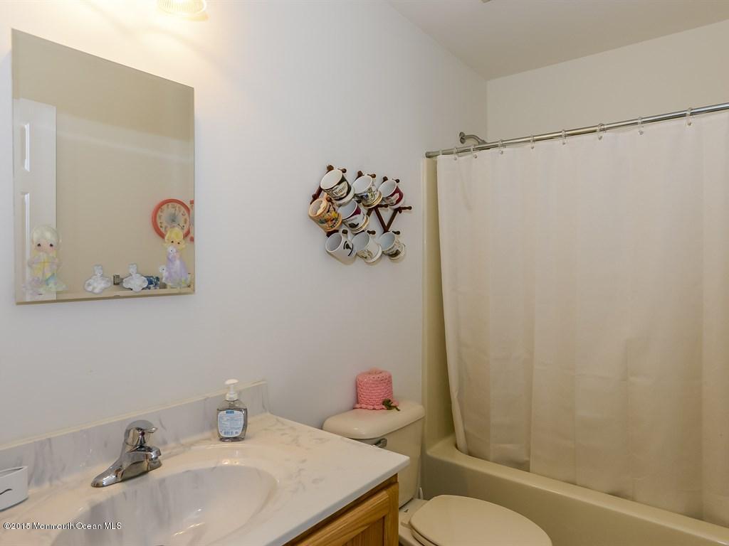 323 Durand Road Neptune Township, NJ 07753 - Photo 18 of 26 018_Full Bath