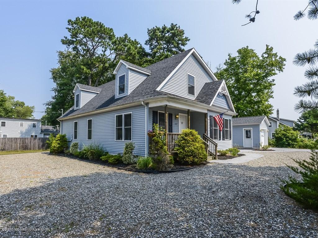 323 Durand Road Neptune Township, NJ 07753 - Photo 5 of 26 004_Front