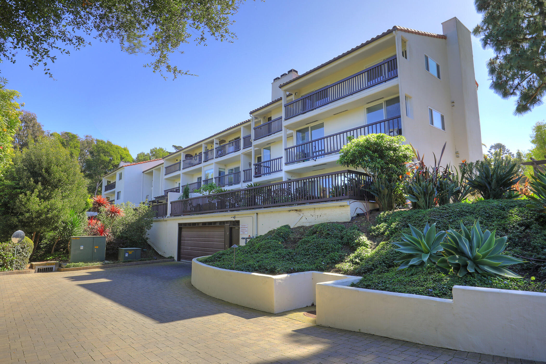 1044 Fairway Road Santa Barbara, CA 93108 - Photo 20 of 28 Secure Parking