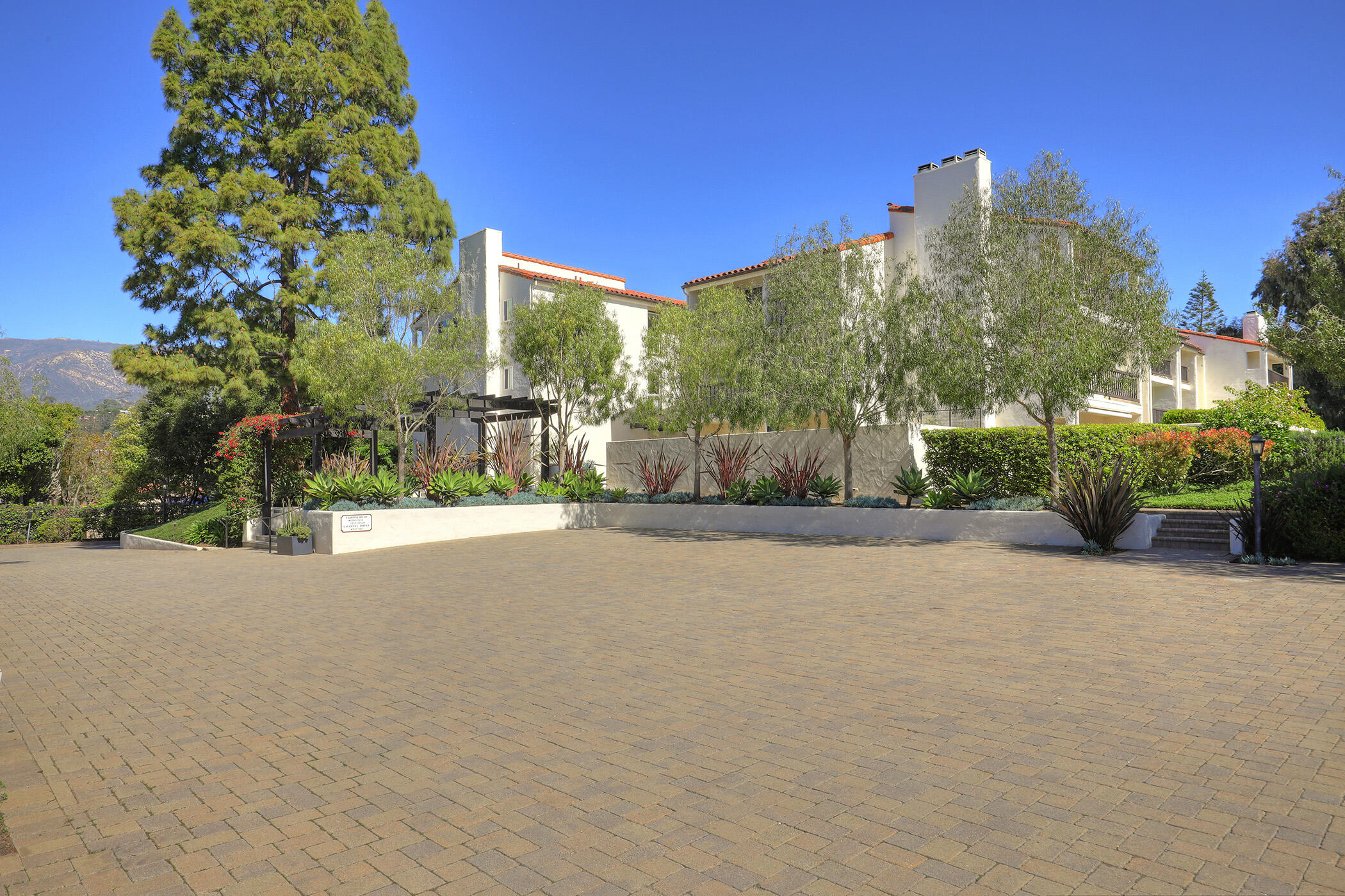 1044 Fairway Road Santa Barbara, CA 93108 - Photo 21 of 28 Guest Parking