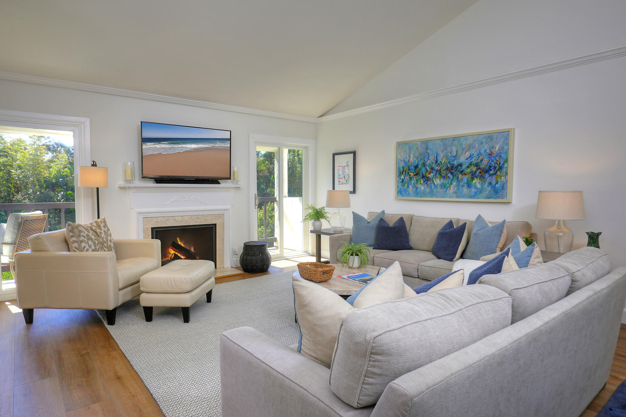 1044 Fairway Road Santa Barbara, CA 93108 - Photo 5 of 28 Living Room
