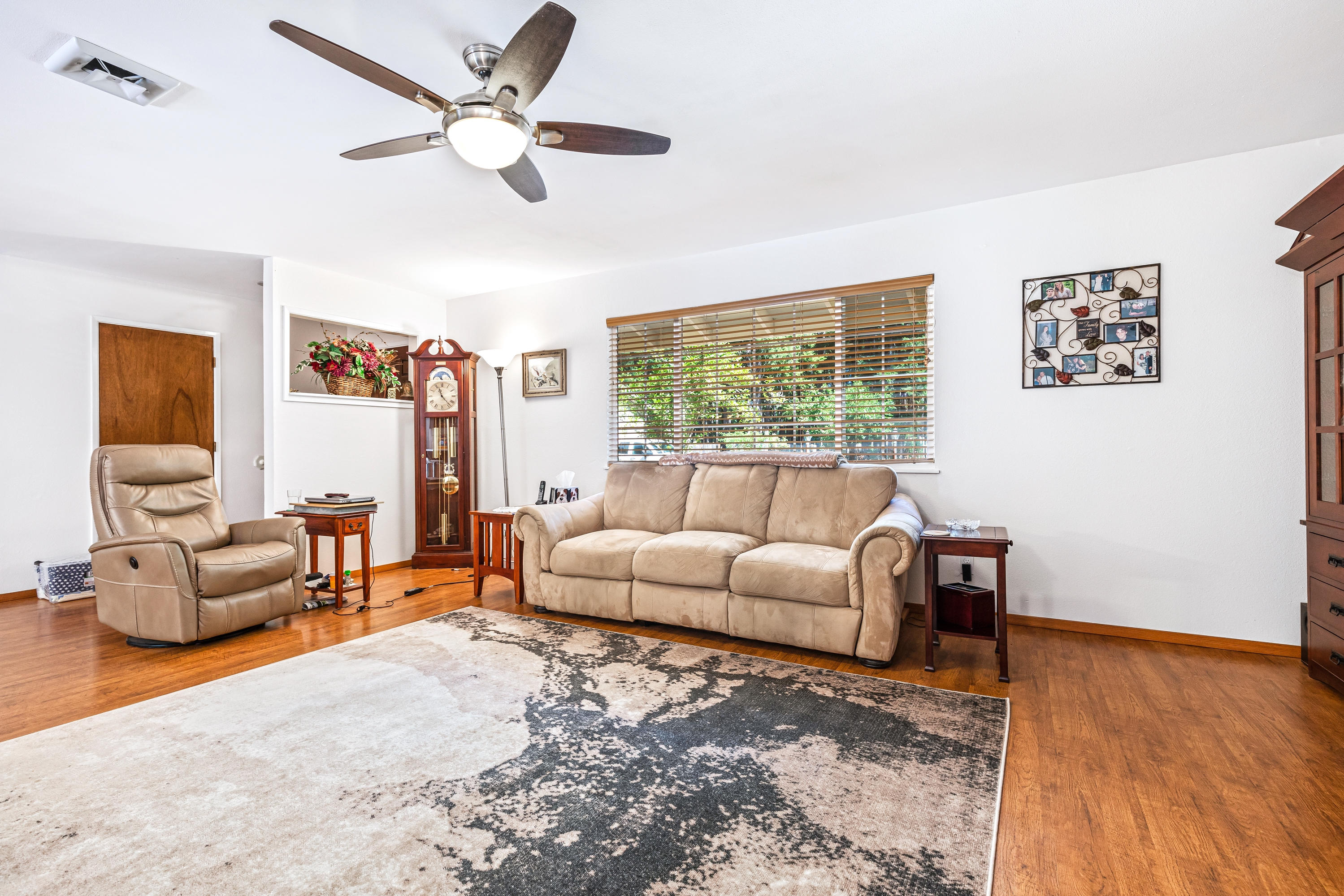 381 Pinewood Way Cave Junction, OR 97523 - Photo 14 of 25 9R9A1329