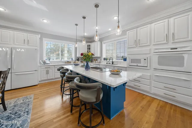 $2,000,000 | 15702 Highway 77, Southport, FL 32409