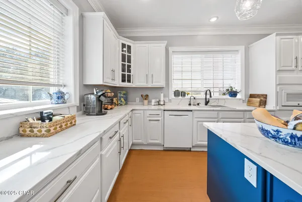 $1,800,000 | 15702 Highway 77, Southport, FL 32409