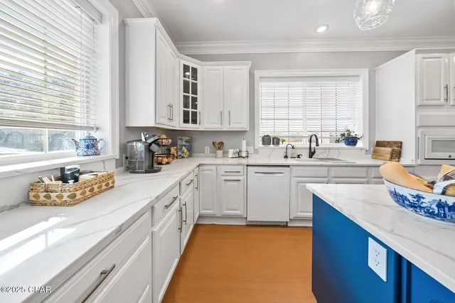 $2,000,000 | 15702 Highway 77, Southport, FL 32409