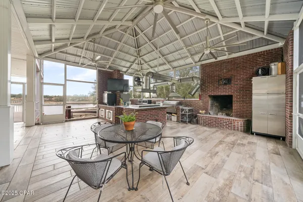 $1,800,000 | 15702 Highway 77, Southport, FL 32409