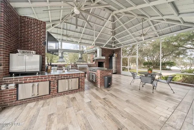 $2,000,000 | 15702 Highway 77, Southport, FL 32409