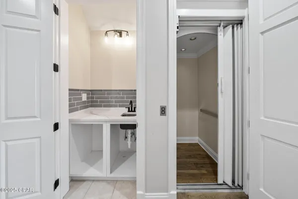 $1,800,000 | 15702 Highway 77, Southport, FL 32409