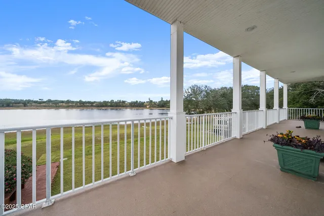 $2,000,000 | 15702 Highway 77, Southport, FL 32409