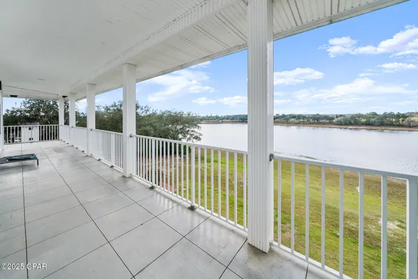 $1,800,000 | 15702 Highway 77, Southport, FL 32409
