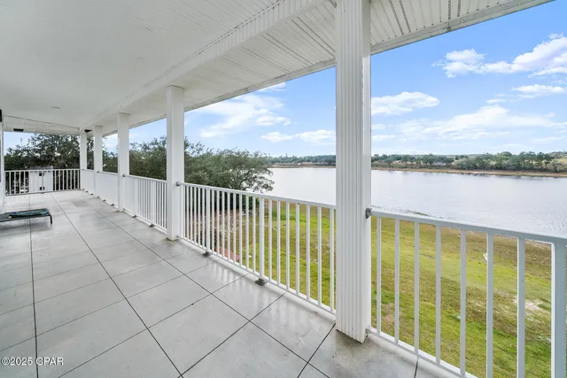 $2,000,000 | 15702 Highway 77, Southport, FL 32409