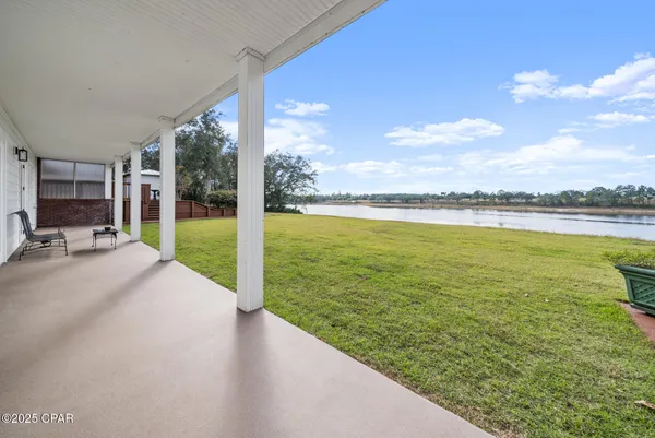 $1,800,000 | 15702 Highway 77, Southport, FL 32409