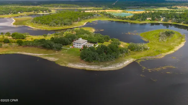 $1,800,000 | 15702 Highway 77, Southport, FL 32409