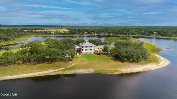 $1,800,000 | 15702 Highway 77, Southport, FL 32409