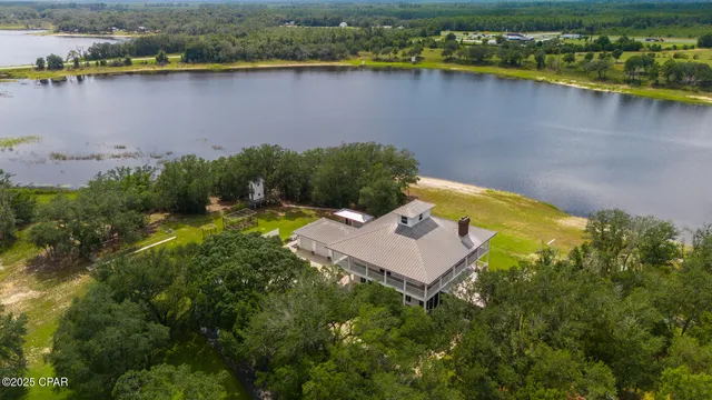 $2,000,000 | 15702 Highway 77, Southport, FL 32409