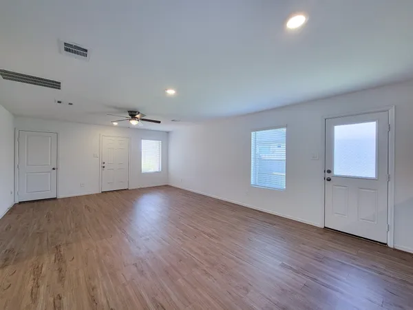 $1,800 | 314 Hbr Bnd Court, Willis, TX 77378