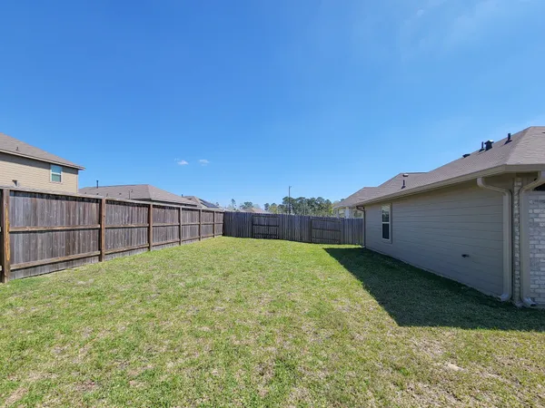$1,800 | 314 Hbr Bnd Court, Willis, TX 77378