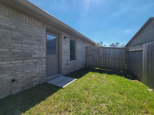 $1,800 | 314 Hbr Bnd Court, Willis, TX 77378